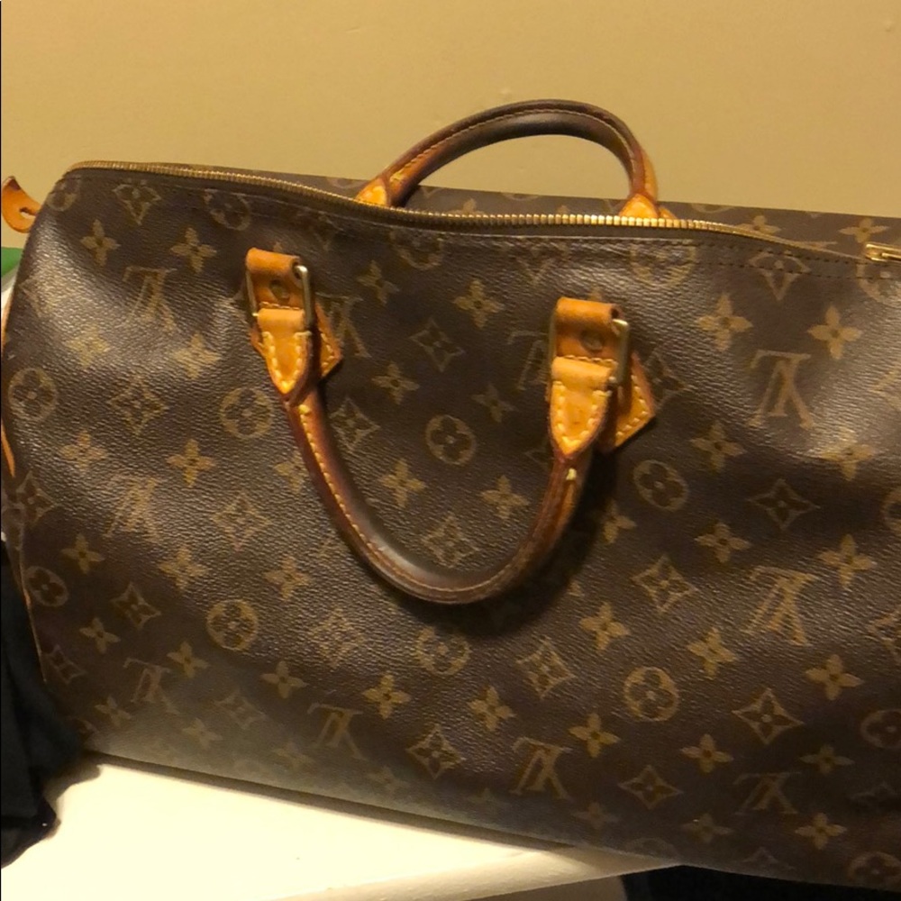 40 LV Pre owned Hand Bag